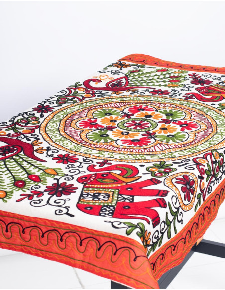 RTZ0302 – Rechteckiger bestickter Wandteppich mit Tieren