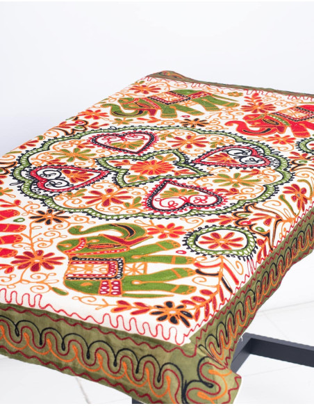 RTZ0302 – Rechteckiger bestickter Wandteppich mit Tieren