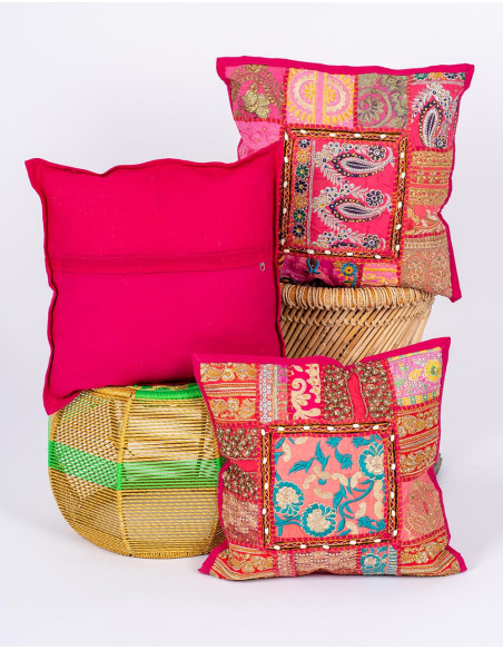 RCJ0031R - Housse de coussin rose faite main avec détails ethniques